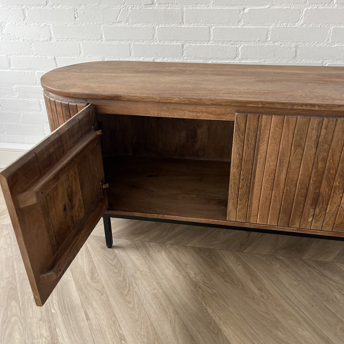 TV Meubel Pedrera 210 cm mangohout ribbel 