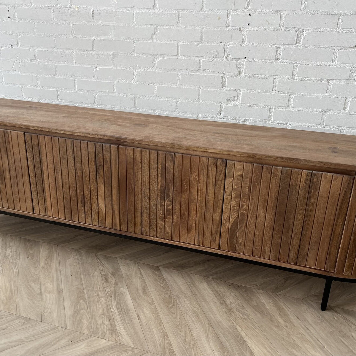 TV Meubel Pedrera 210 cm mangohout ribbel 