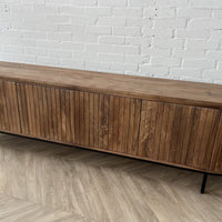 TV Meubel Pedrera 210 cm mangohout ribbel 