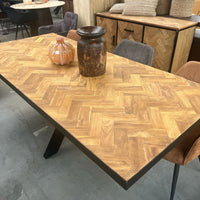 Eettafel teak visgraat matrix zwart metaal 