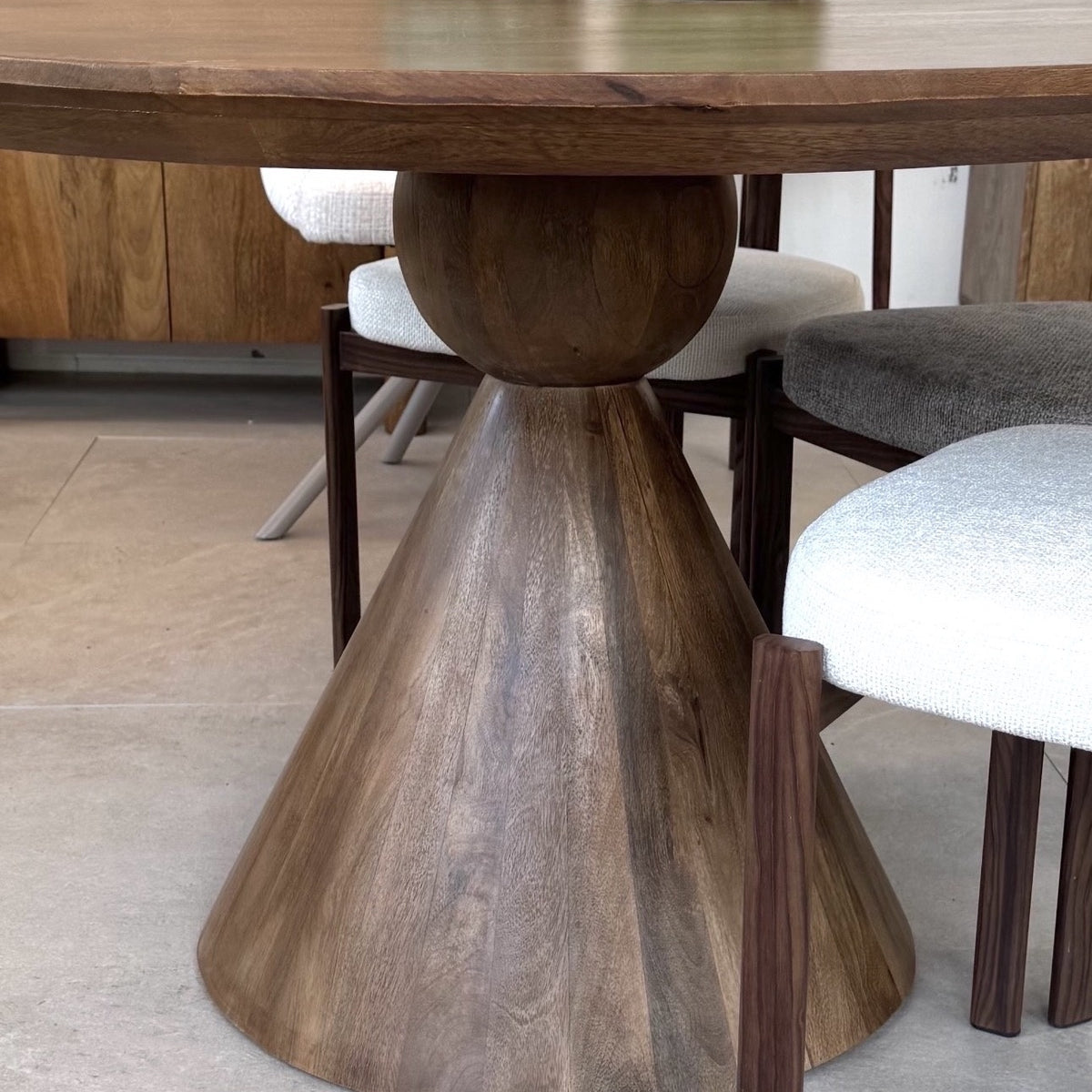 Eettafel Rond 130 cm | Bruin | Houten Poot - Leverbaar januari  ‘27