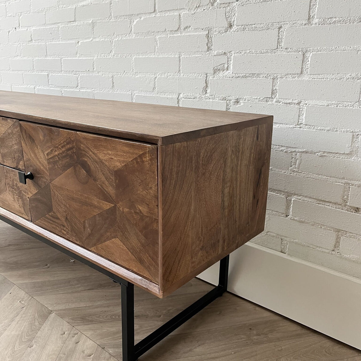 TV meubel Calpe 140 cm mangohout visgraat 