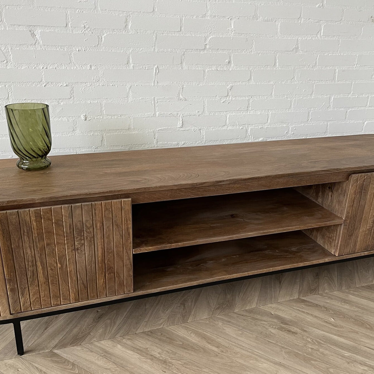 TV Meubel Pedrera mangohout ribbel 210 cm - open vak 