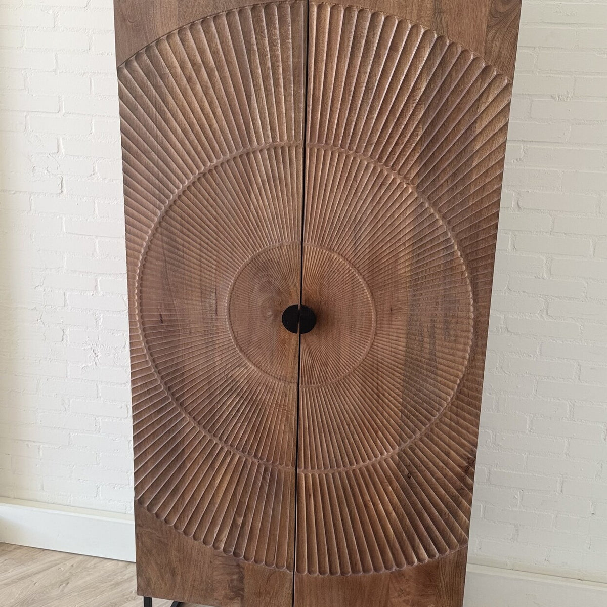 Kast Altea Carved | Mangohout Bruin - Leverbaar v.a. 26 oktober
