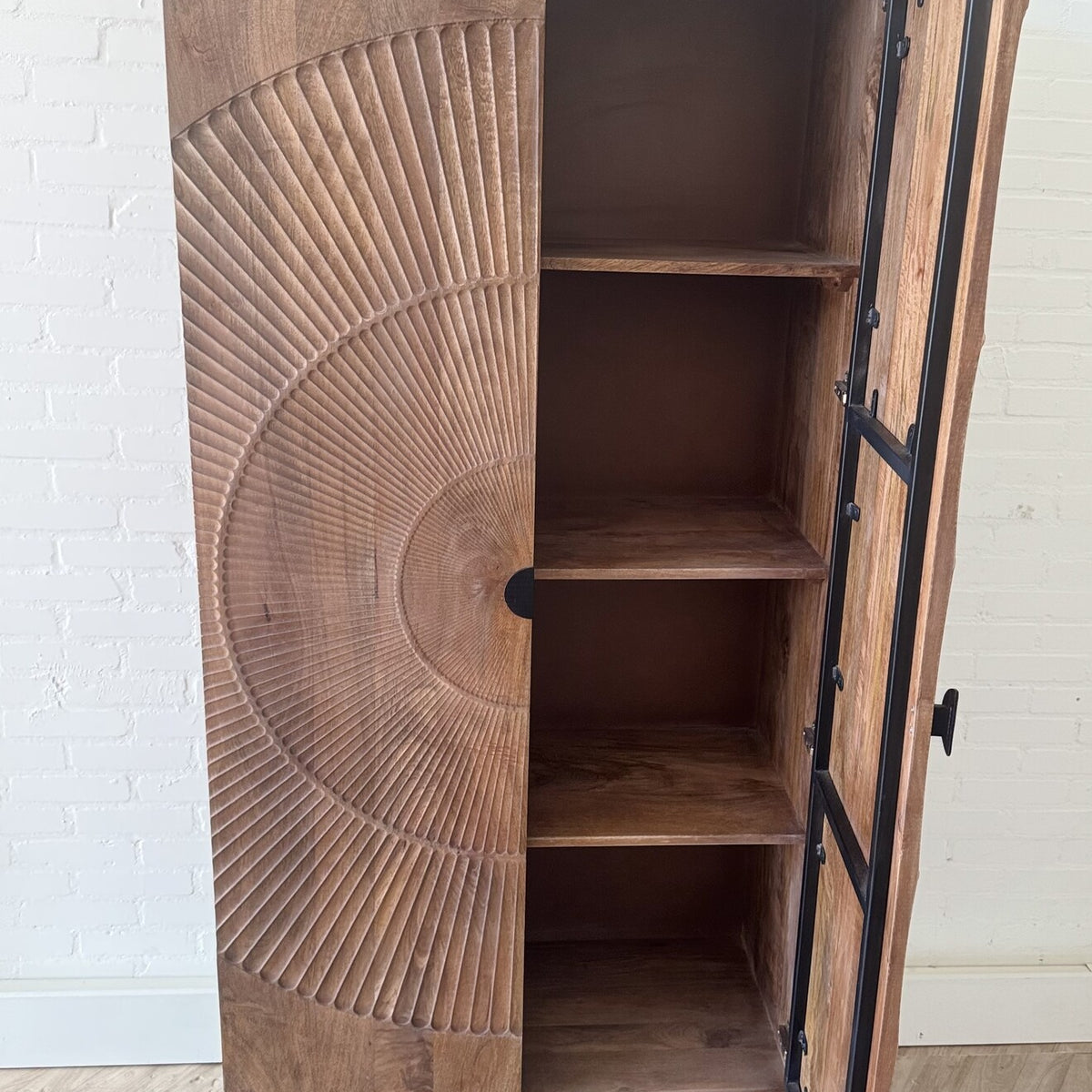 Kast Altea Carved | Mangohout Bruin - Leverbaar v.a. 26 oktober